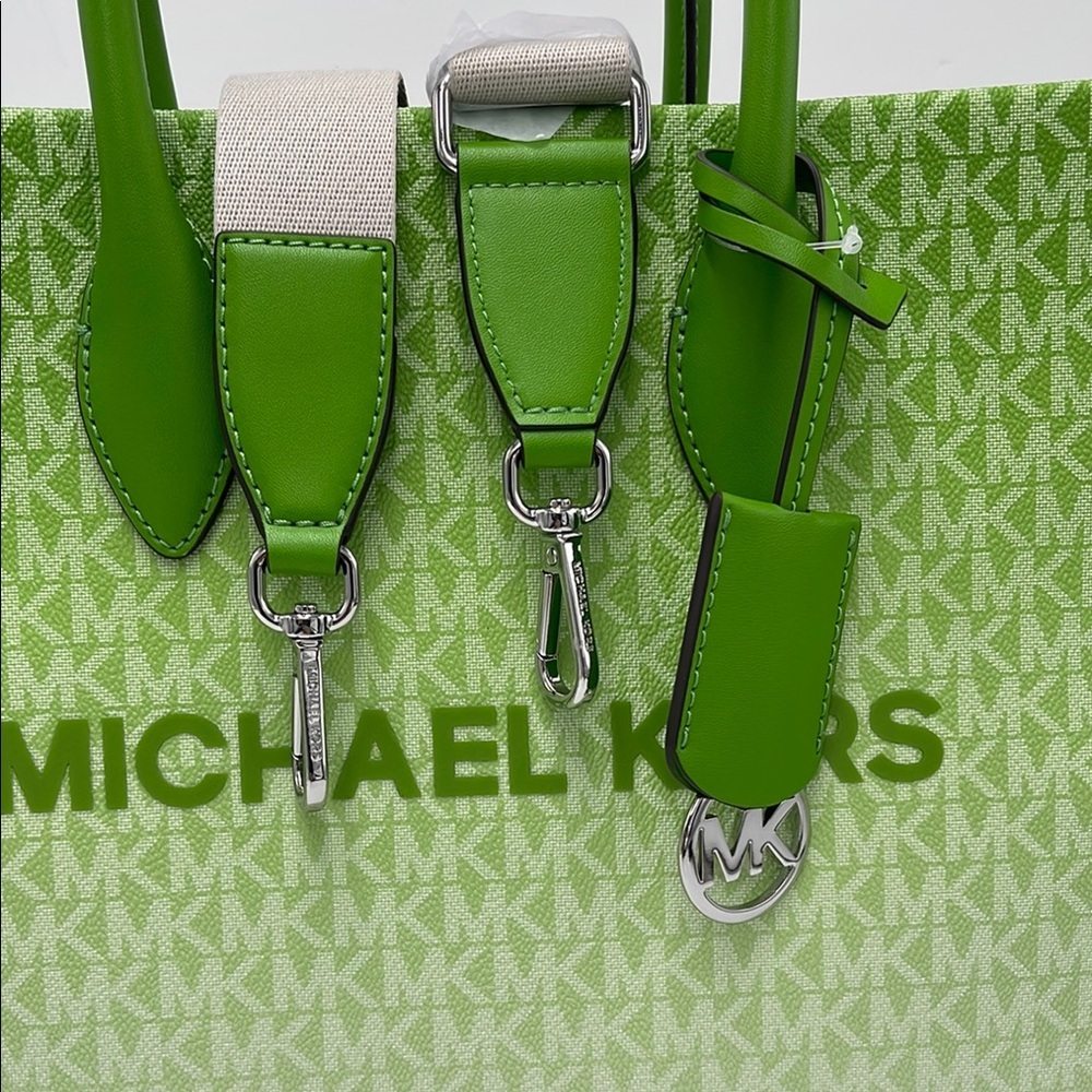 Michael Kors Mirella Medium Ombré Logo Tote Bag
Jungle Green
NWT - Picture 2 of 16